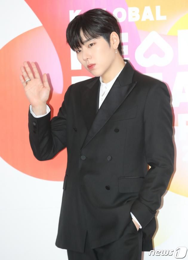 가수 지코가 10일 서울 송파구 올림픽 공원 KSPO돔에서 진행된 ‘2023 K 글로벌 하트 드림 어워즈’ 레드카펫 행사에서 포즈를 취하고 있다. ⓒ News1 권현진 기자