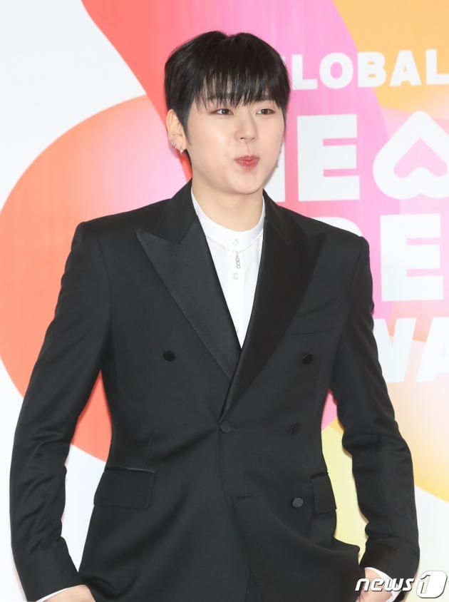 가수 지코가 10일 서울 송파구 올림픽 공원 KSPO돔에서 진행된 ‘2023 K 글로벌 하트 드림 어워즈’ 레드카펫 행사에서 포즈를 취하고 있다. ⓒ News1 권현진 기자