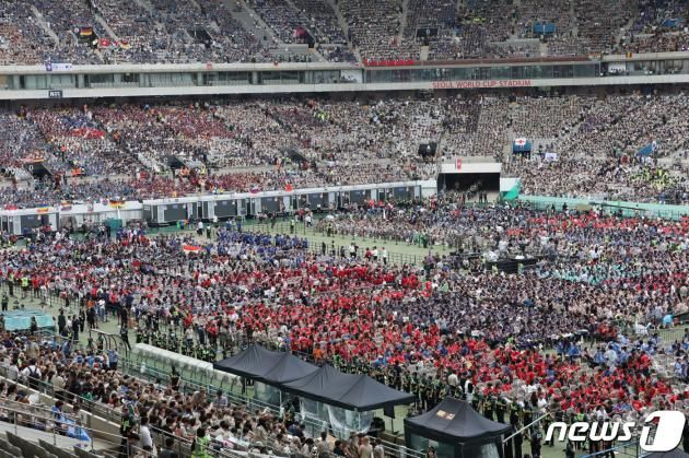 세계스카우트 사무총장 아흐마드 알헨다위가 11일 서울 마포구 서울월드컵경기장에서 열린 폐영식에서 환송사를 말하고 있다