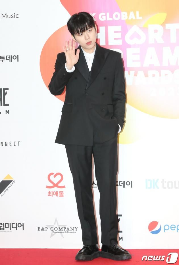 가수 지코가 10일 서울 송파구 올림픽 공원 KSPO돔에서 진행된 ‘2023 K 글로벌 하트 드림 어워즈’에서 포즈를 취하고 있다. ⓒ News1 권현진 기자