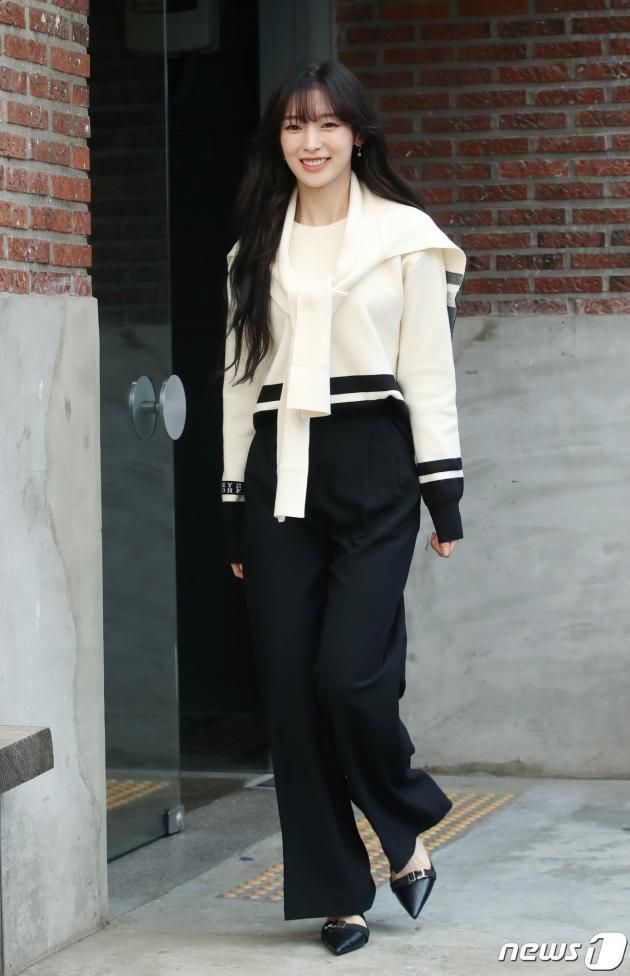 오마이걸 아린이 31일 서울 강남구 신사동 가로수길 인근에서 열린 포토 행사에 참석하고 있다. ⓒ News1 권현진 기자