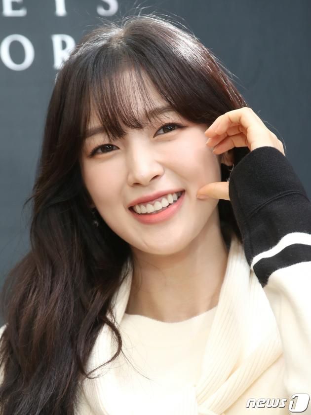 오마이걸 아린이 햇살 비주얼을 뽐냈다. ⓒ News1 권현진 기자