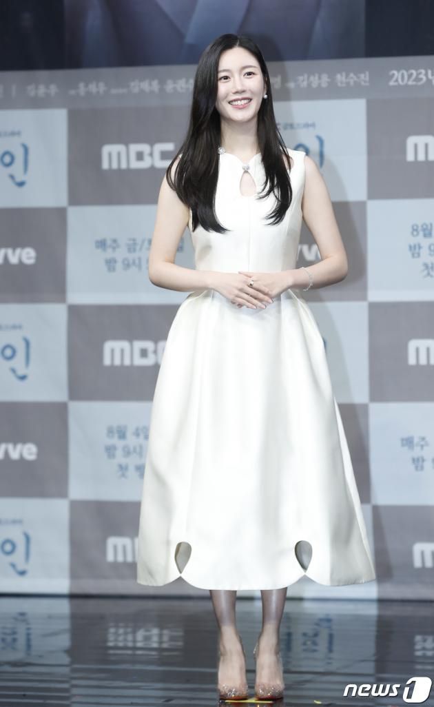 배우 이다인이 4일 오후 서울 마포구 상암 MBC에서 열린 새 금토드라마 ‘연인’ 제작발표회에서 포즈를 취하고 있다. ⓒ News1 권현진 기자