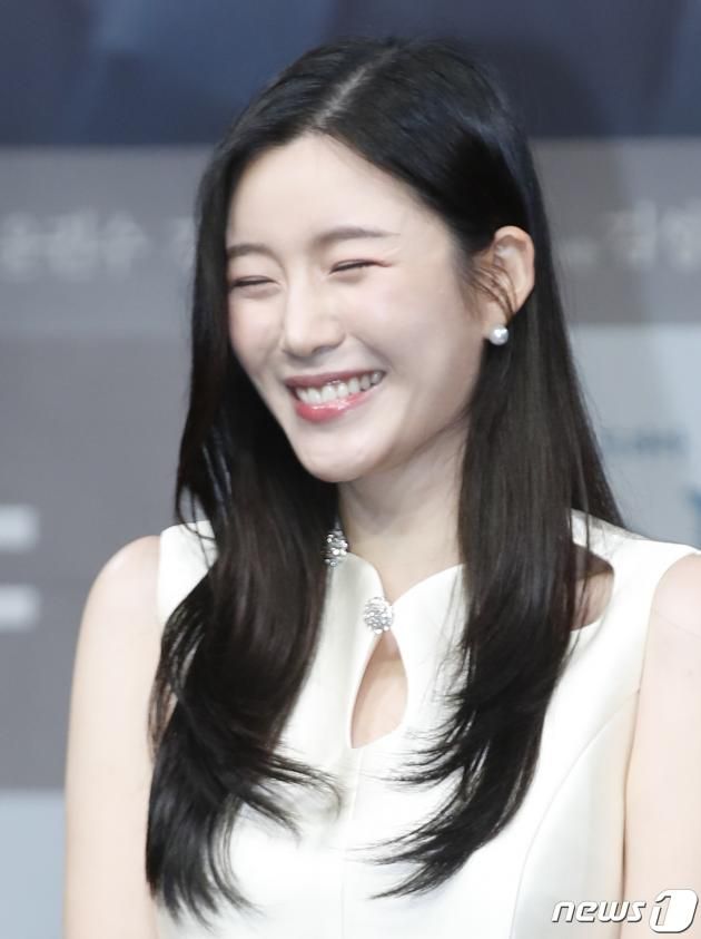 배우 이다인이 4일 오후 서울 마포구 상암 MBC에서 열린 새 금토드라마 ‘연인’ 제작발표회에서 미소를 짓고 있다. ⓒ News1 권현진 기자