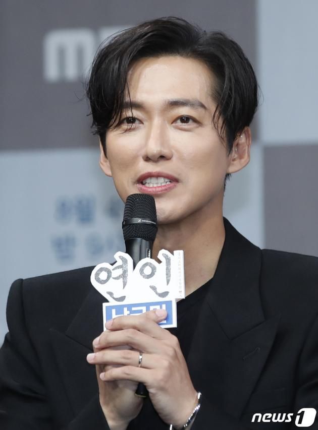 배우 남궁민이 4일 오후 서울 마포구 상암 MBC에서 열린 새 금토드라마 ‘연인’ 제작발표회에서 인사말을 하고 있다. ‘연인’은 병자호란을 겪으며 엇갈리는 연인들의 사랑과 백성들의 생명력을 다룬 휴먼역사멜로드라마다. 2023.8.4/뉴스 ⓒ News1 권현진 기자