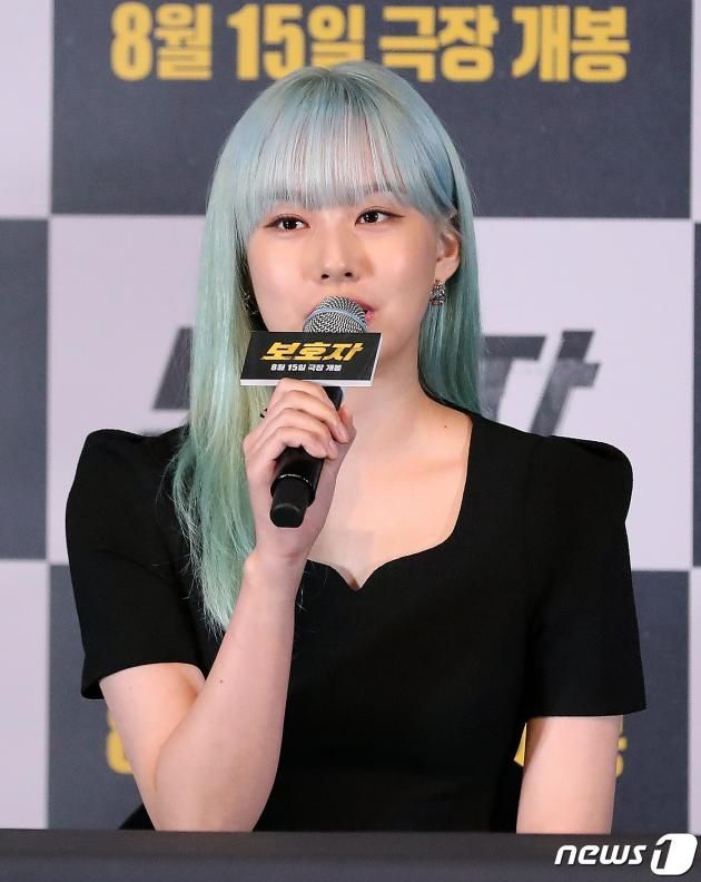 배우 박유나가 8일 오후 서울 광진구 롯데시네마 건대입구에서 열린 영화 ‘보호자’ 언론시사회에서 인사말을 하고 있다. 정우성의 감독 데뷔작인 영화 ‘보호자’는 10년 만에 출소해 몰랐던 딸의 존재를 알고 평범하게 살기를 원하는 수혁과 그를 노리는 이들 사이의 이야기를 그린 액션 영화로 오는 15일 개봉한다. 2023.8.9/뉴스1 ⓒ News1 김진환 기자