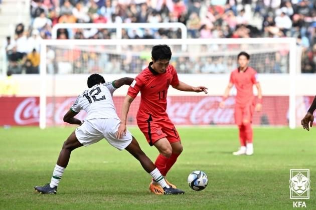 4일(현지시간) 오후 아르헨티나 산티아고 델 에스테로 스타디움에서 열린 2023 국제축구연맹(FIFA) 20세 이하(U-20) 월드컵 8강전 한국과 나이지리아의 경기에서 강성진이 공격을 시도하고 있다. (대한축구협회 제공) 2023.6.5/뉴스1