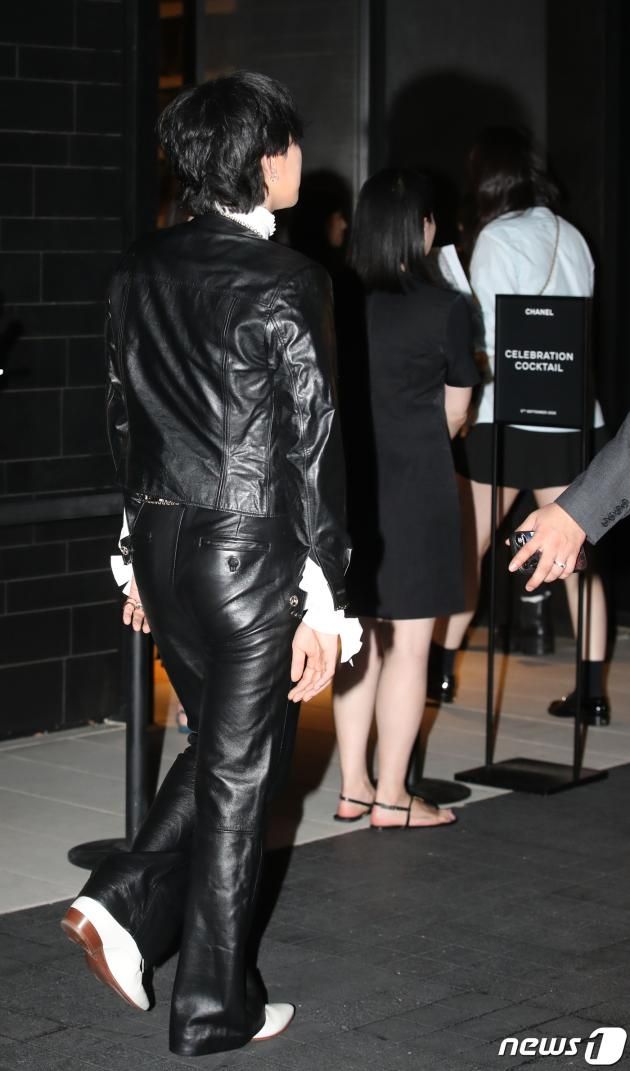 빅뱅 지드래곤이 6일 서울 강남구 압구정 인근에서 열린 포토 행사를 마친 뒤 행사장 안으로 이동하고 있다. ⓒ News1 권현진 기자