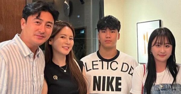 (왼쪽 부터)안정환, 이혜원, 안리환, 안리원 /사진=이혜원 인스타그램