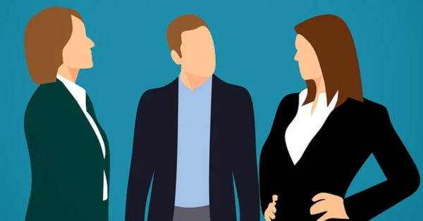 여성들에게 쉽게 오지 않는 정규직 기회