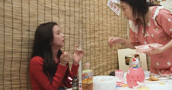 임플란트 했는지 질문 받은 지수 /사진=유튜브