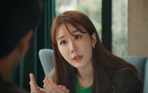 외모 치장의 이유를 설명하는 데보라&nbsp;/사진='보라! 데보라'