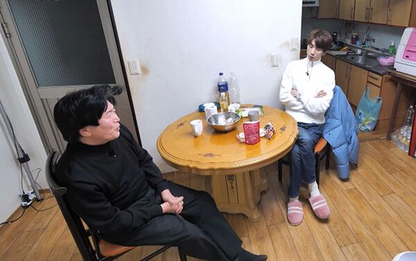 이재원과 그의 부친의 저녁 식사 /사진='효자촌2'