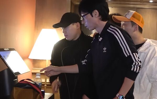 초기화 된 화면을 본 유재석 /사진='뜬뜬' 유튜브