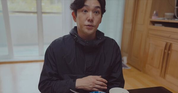 폭행과 음주운전을 언급하는 강인 /사진='타인의 삶'