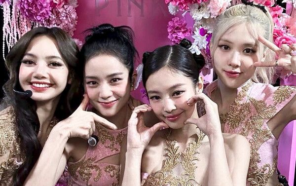 (왼쪽부터)리사, 지수, 제니, 로제 /사진=지수 SNS