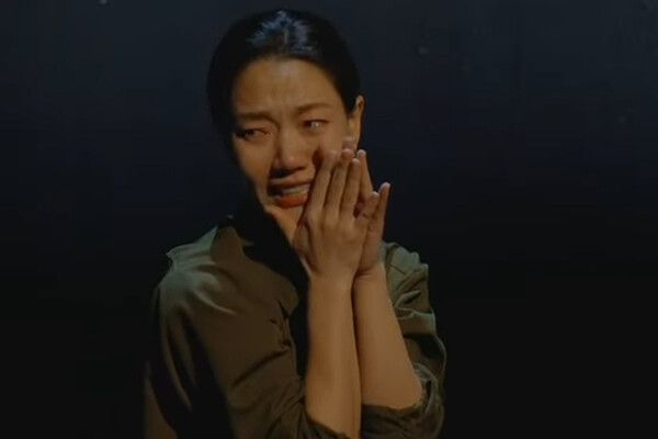 김신록/출처-연극 '살아있는 자를 수선하기'