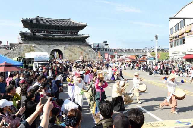 ‘수원 들썩’ 시민이 참여하고 즐기는 축제