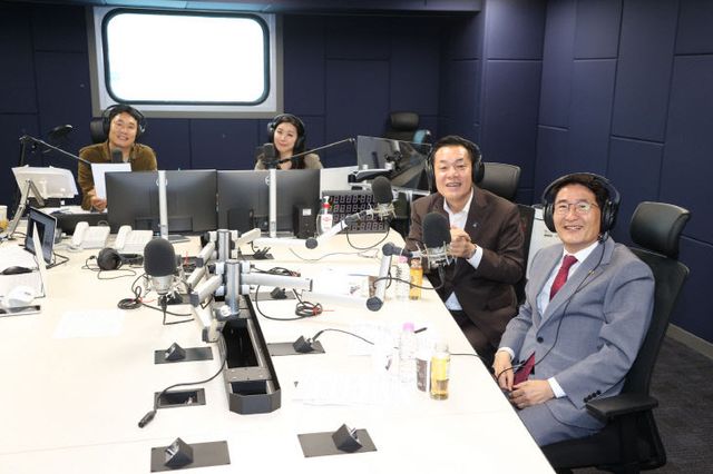 김기정 수원시의장, ‘이창명, 이유나의 굿모닝 OBS’