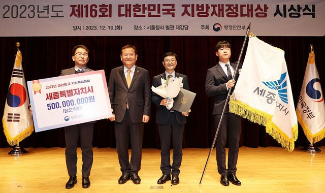 왼쪽_두번째_이상민_행안부장관_