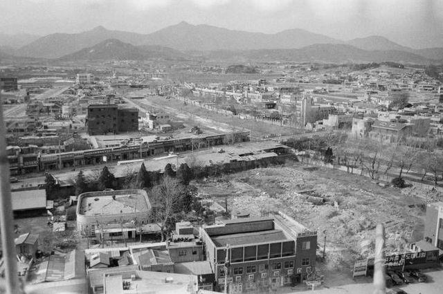 유성시장쪽에서 본 장대동 방향 옛모습_1981--_0