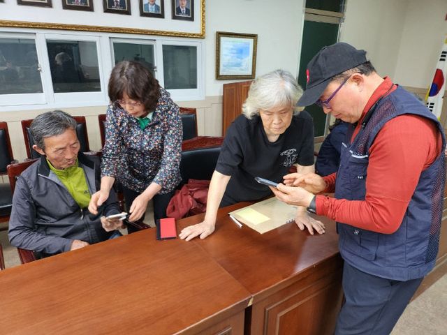 불정면 주민자치위원회, 스마트폰 활용 무료 교육 실시 (3)