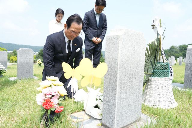 여성가족과(위안부 피해자 기림의 날 망향의동산 참배) (2)