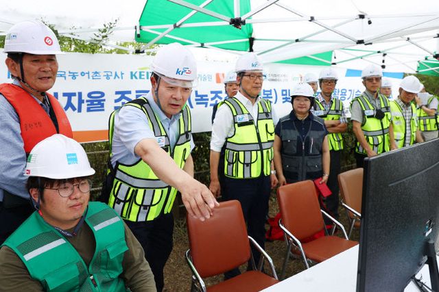 의왕시, ‘왕송호수’ 녹조 해답 시연회