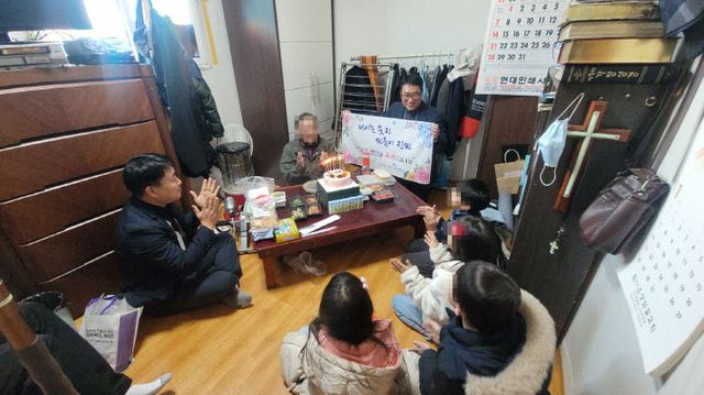 온양4동 행복키움추진단, 홀몸어르신 생신 잔치 진행