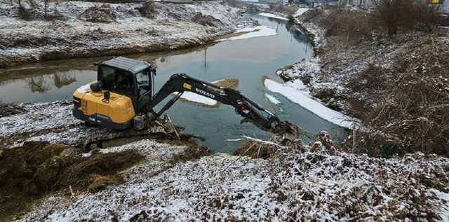 화성시, 화학물질 유출 ‘하천 유입’ 긴급 방제작업