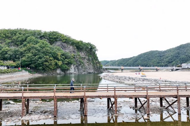 241023보도자료(청송군 용전천 현비암변에 섶다리 설치) (4)