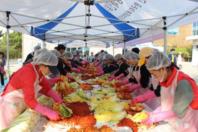 진천군장애인복지관 김장나눔행사 사진