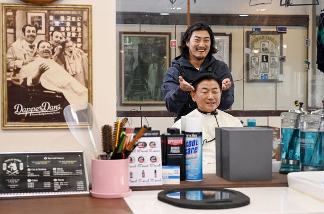 김동근 의정부시장, 이발소의 변신 '바버샵' 체험