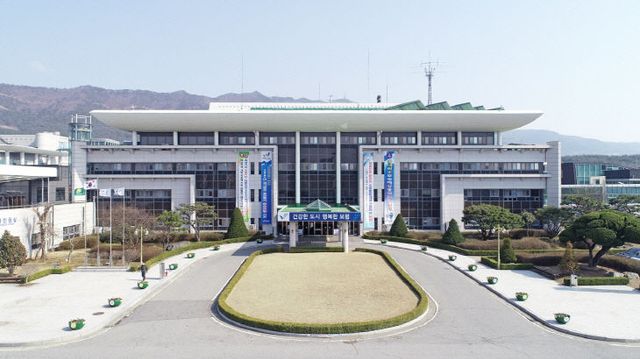 1, 2. 보령시청사