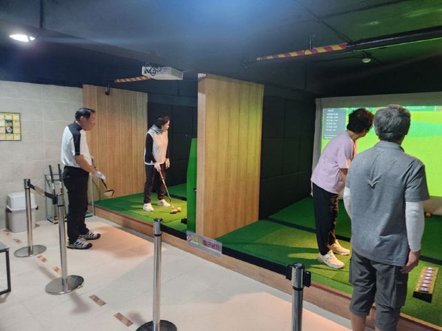 스크린 파크골프장 내부