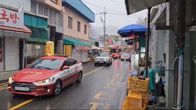 소방차 길 터주기 및 퍼레이드 모습