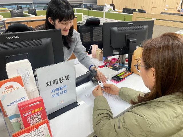 사진1) 스마트 태그 배부 장면