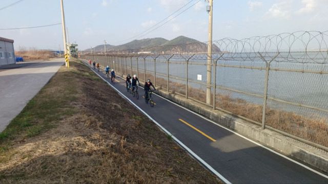 한강 철책 자전거길 전경2