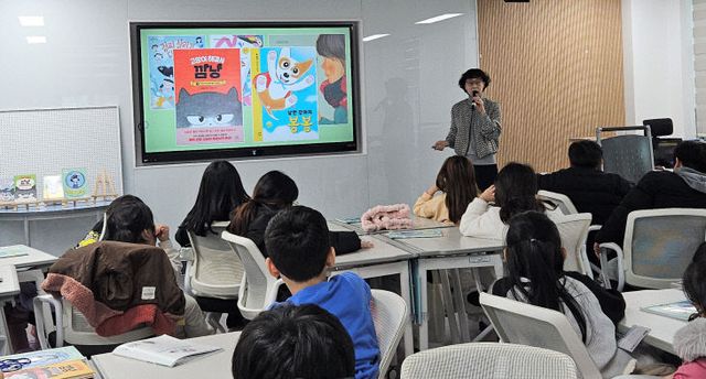 [보도사진]2024 세대공감 함께 책 읽기 홍민정 작가와의 만남