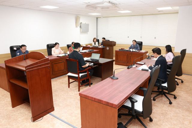 의원 연구단체 심의위원회 사진1