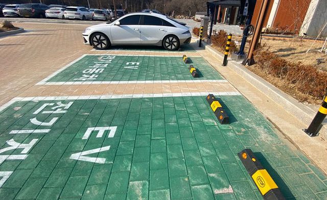 1. 전기차 충전시설 인프라 구축