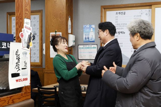 정명근 화성특례시장, 지역 경제 활성화 ‘동탄상가’ 방문