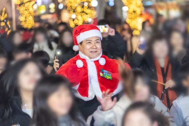 오해피산타마켓 폐막식