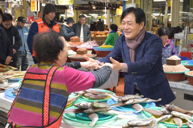 박용철 강화군수 설 앞두고 민생 속으로 (1)