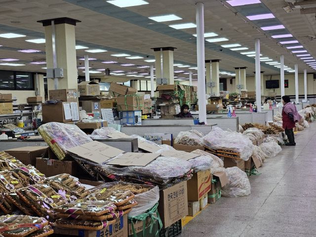 한산한 금산수삼센터 매점