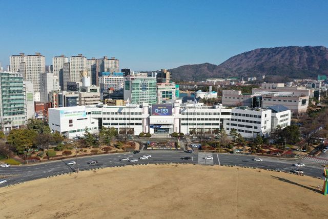 창원시청 전경사진