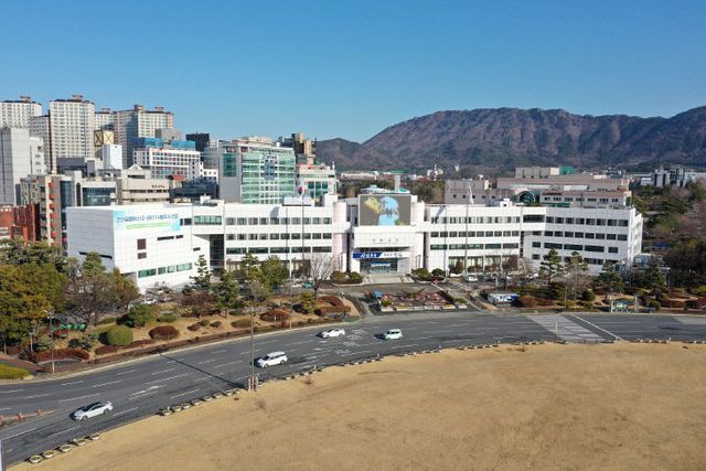 창원시청 전경사진