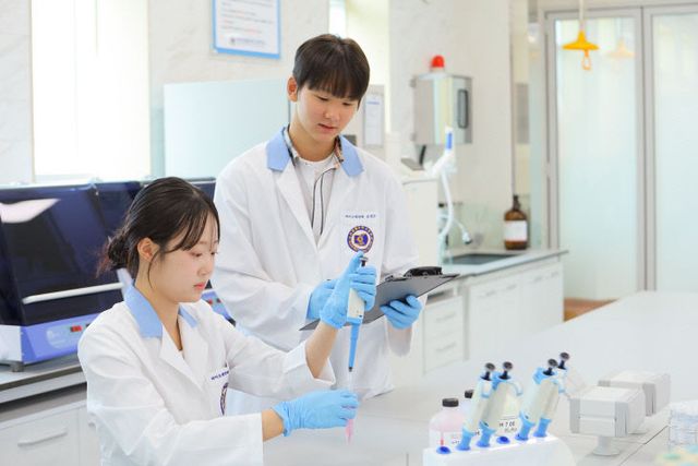 바이오제약과 실습장면