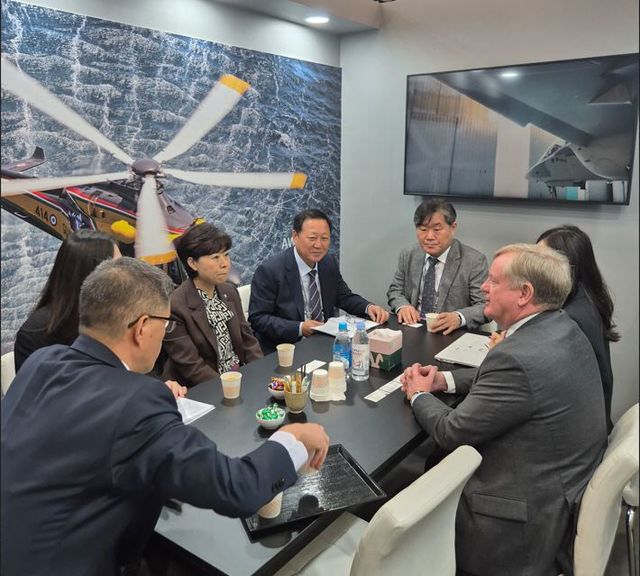 우주항공국 레오나르도 부스 방문