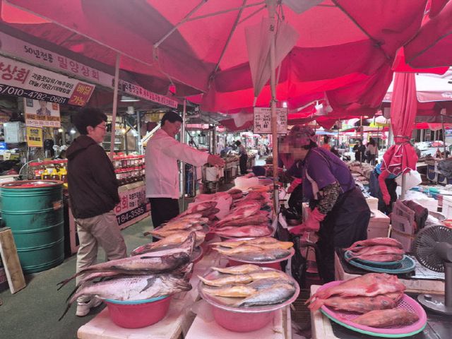 3-2.정종복 기장군수가 있다